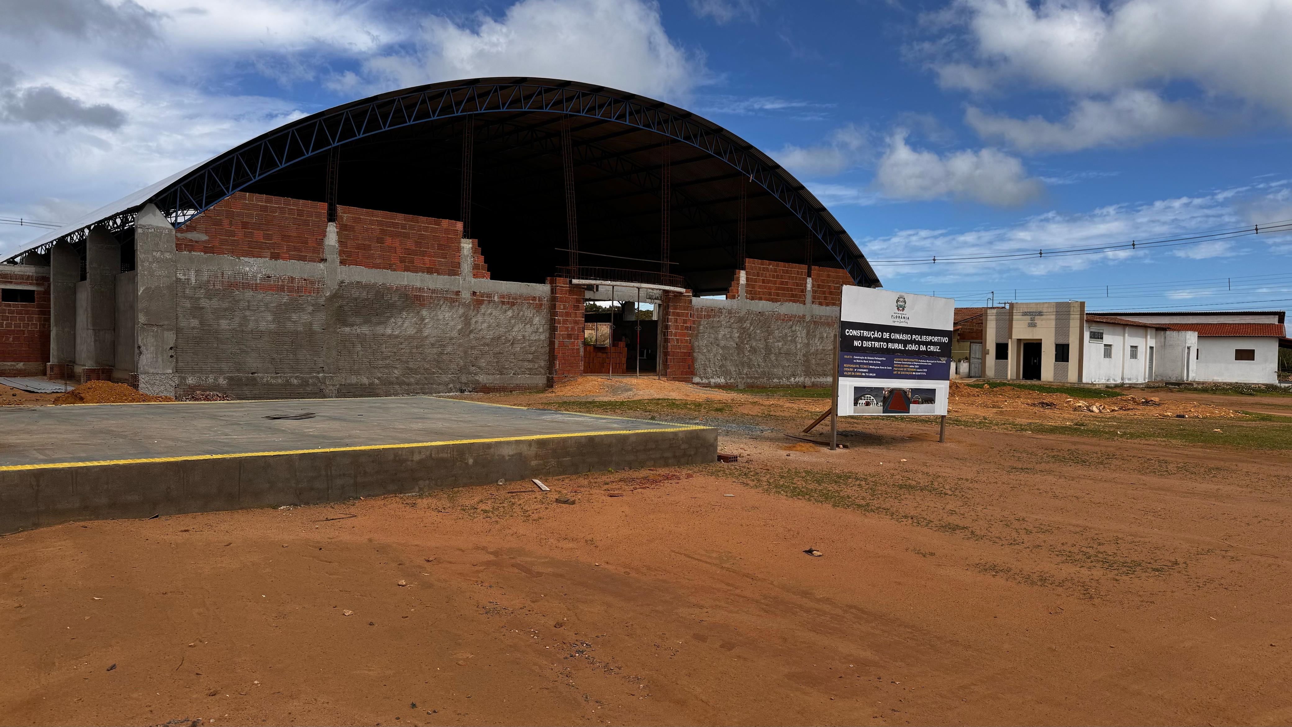 Imagem da obra Construção de quadra de esportes coberta no distrito joão da cruz