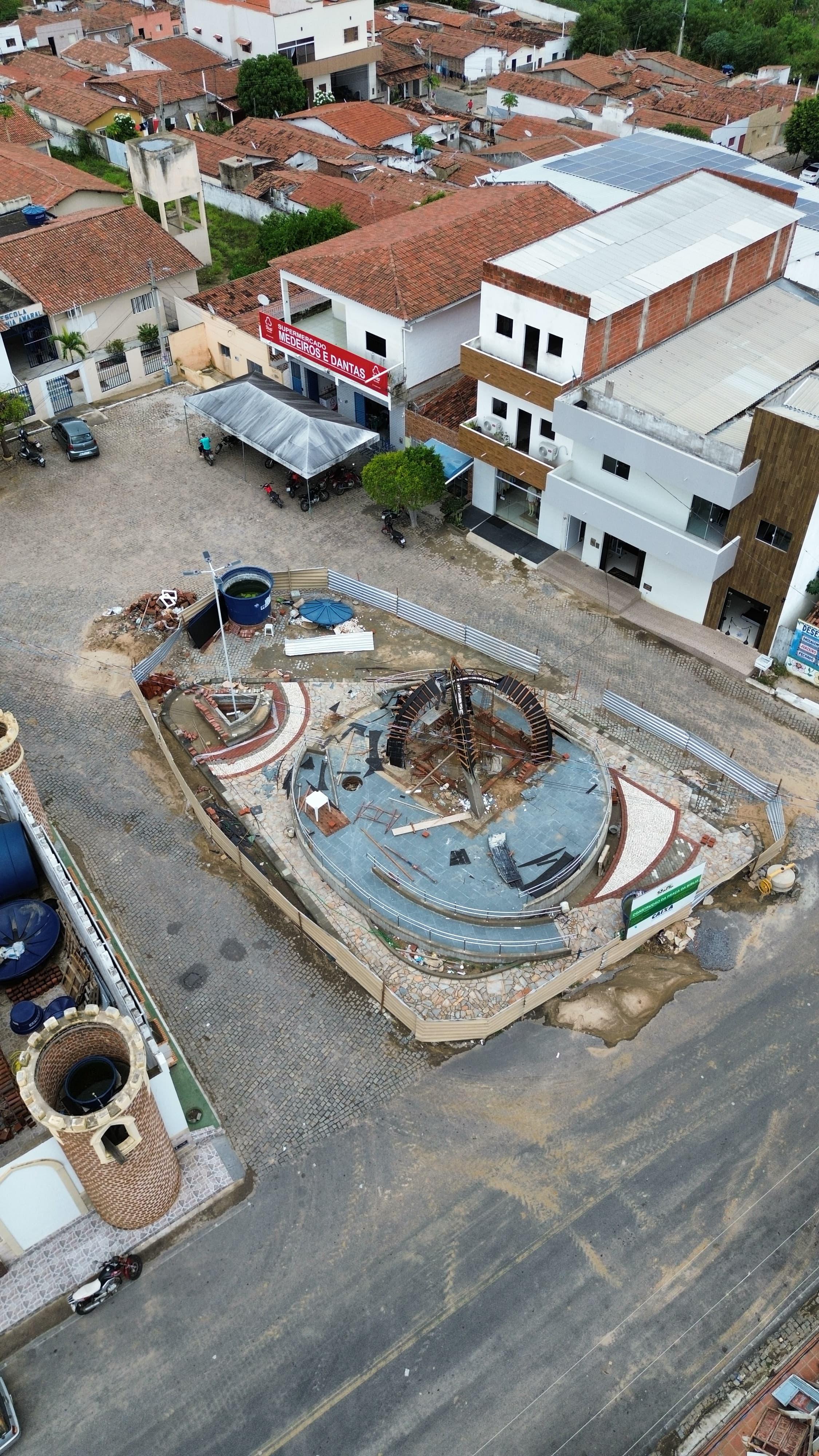 Imagem da obra Construção da praça da bíblia